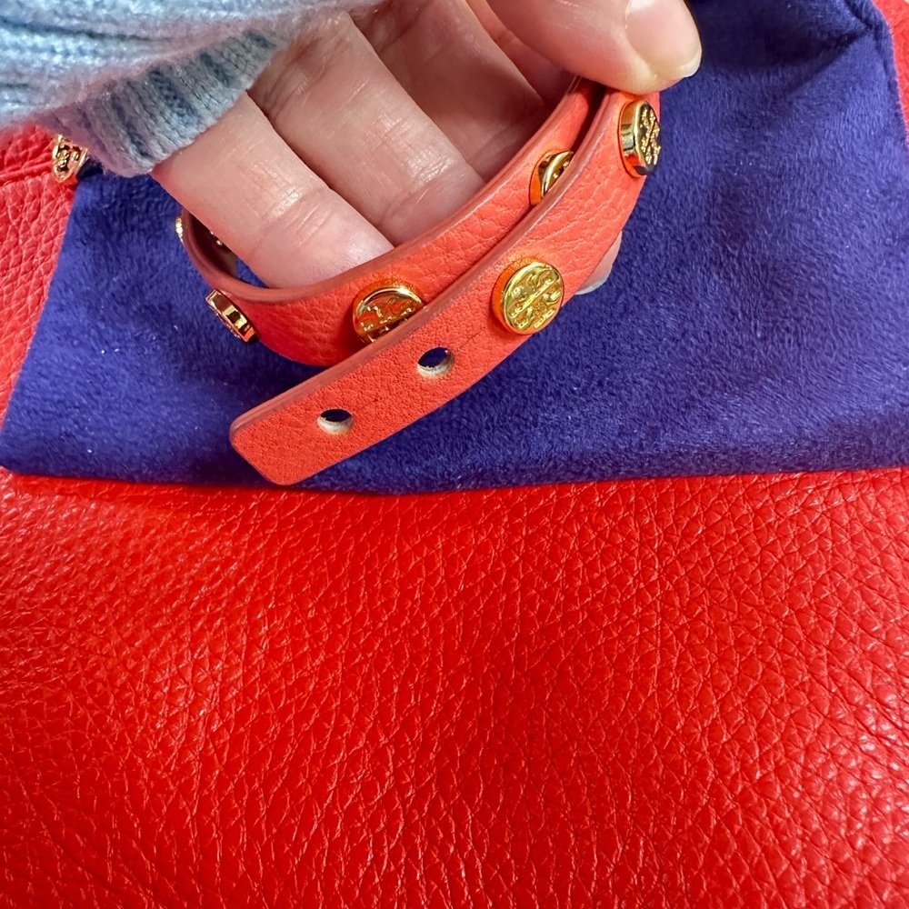 Tory Burch Double Wrap Leather Logo Stud Bracelet – Coral Pink & Gold - Picture 4 of 6